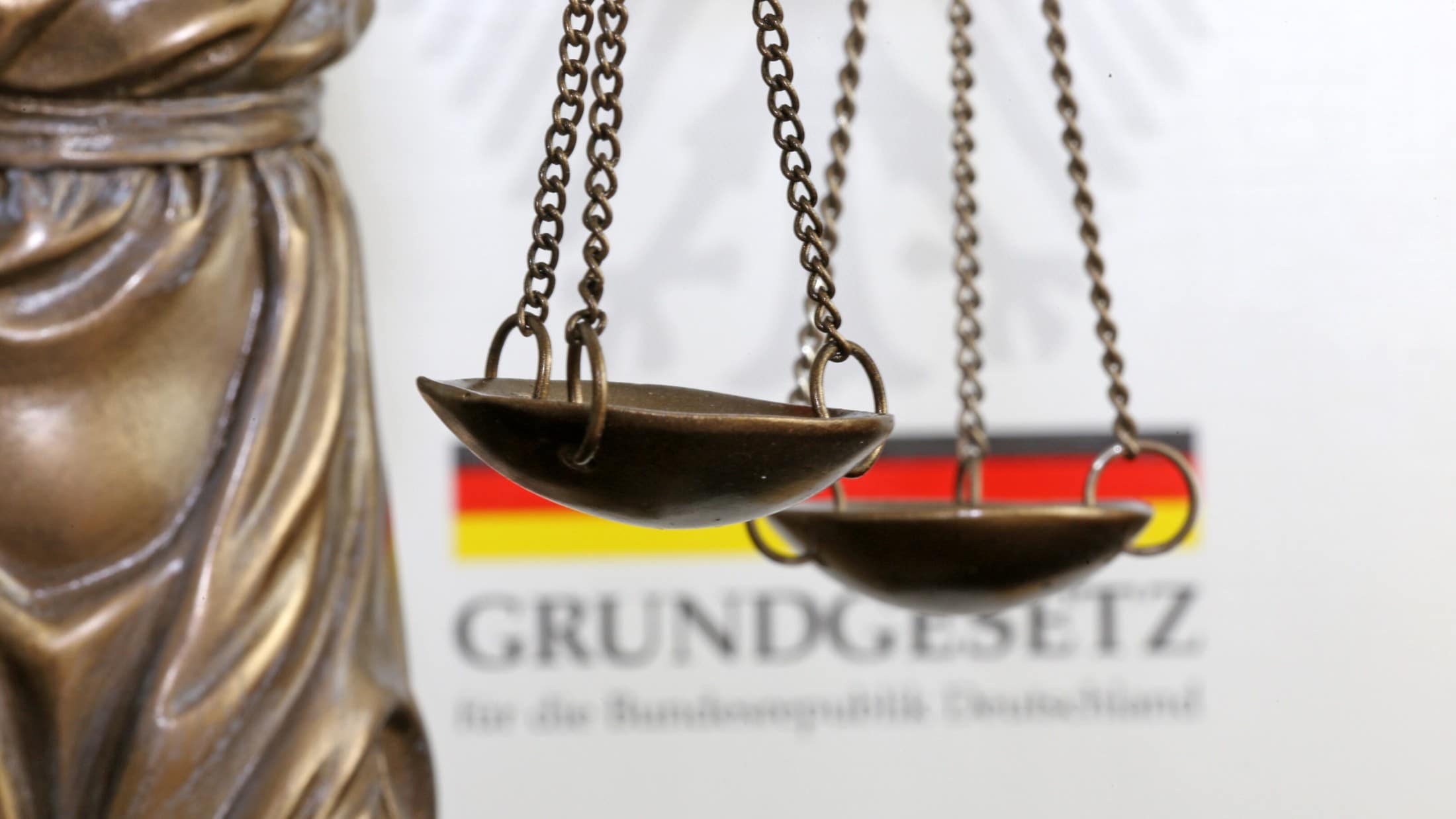 7-jährige Tortur - Mädchen abgeschottet – Mama und Oma vor Gericht