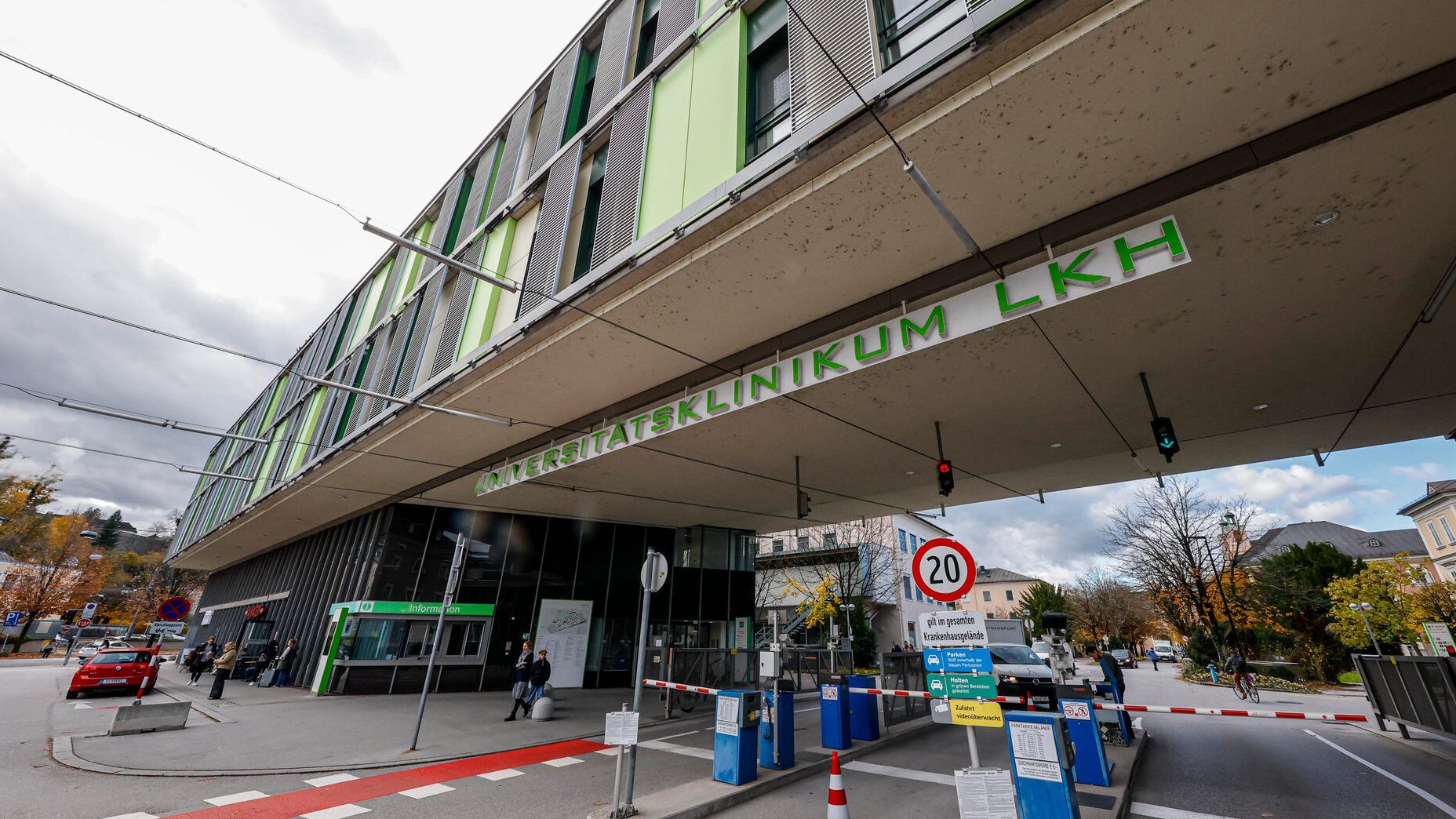 Trotz Schmerzen - Spital schickt Altbürgermeister (85) mit Bruch weg