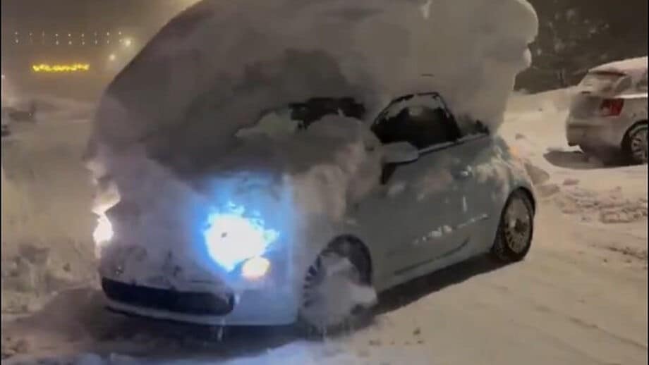 Sogar Tunnel gesperrt - 3 Meter: Extrem-Schnee sorgt für Chaos in Italien