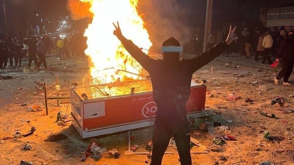 Wut im ganzen Land - Proteste im Iran: „System lässt Menschen hungern“