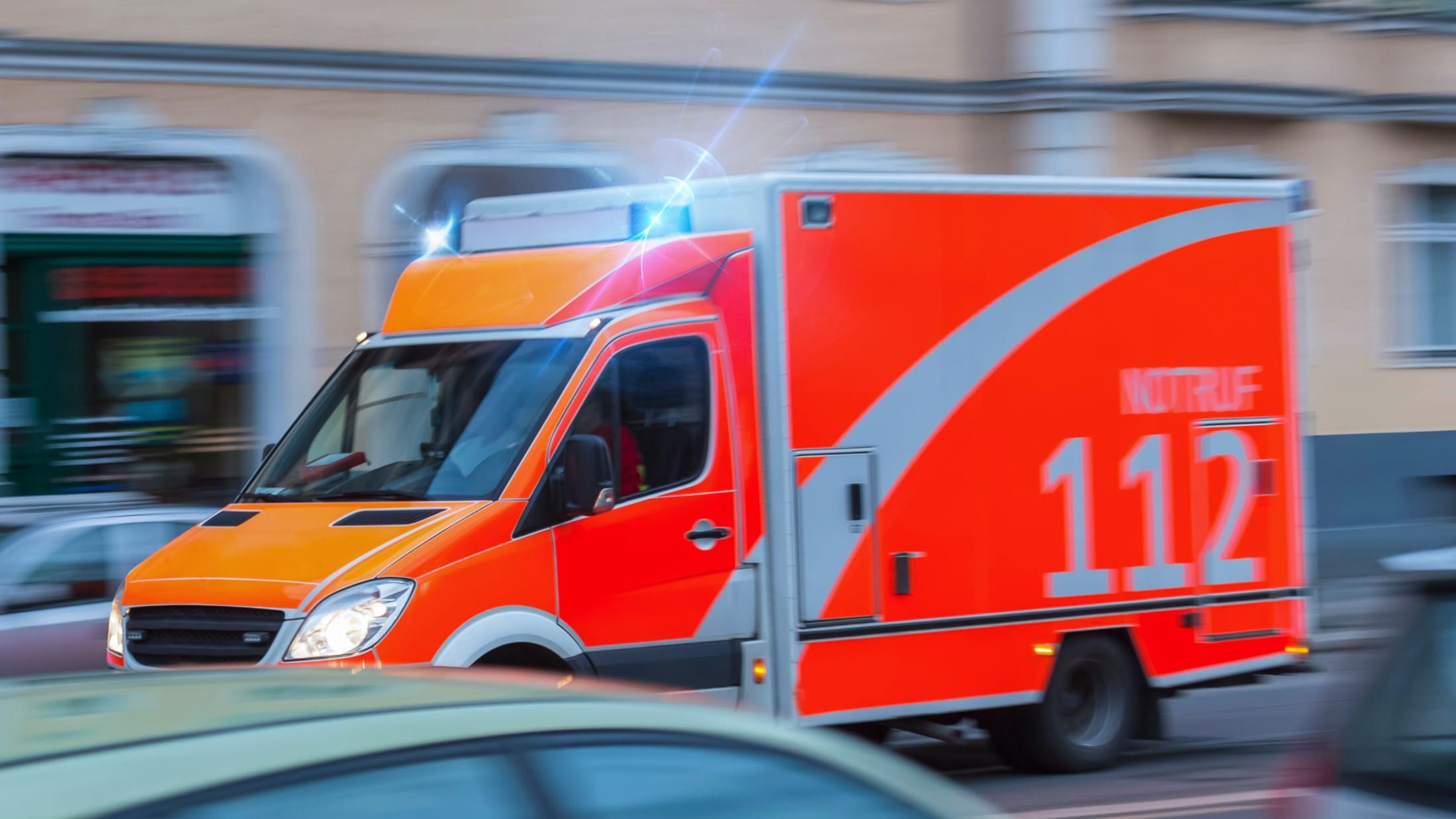 Aus Gebäude geschüttet - Flüssigkeits-Attacke auf AfD-Stand: Neun Verletzte