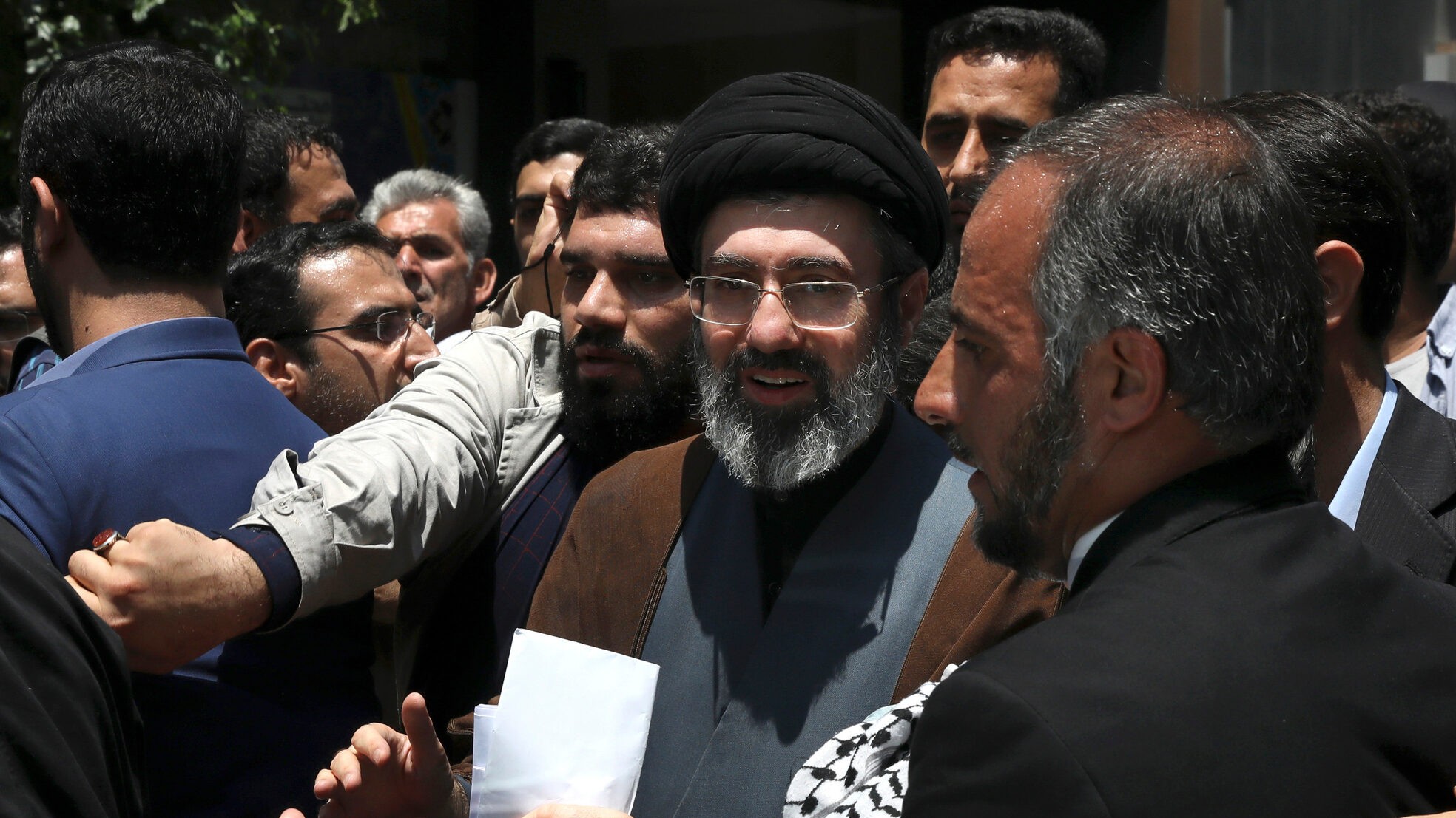 Hatte zwei „Zeit-Ehen“ - Sohn von Khamenei kam für Sex-Training nach London