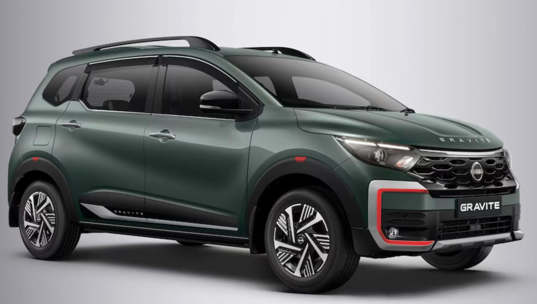 7 Sitze mit Verbrenner - Nissan bringt Minivan auf Dacia-Spring-Basis