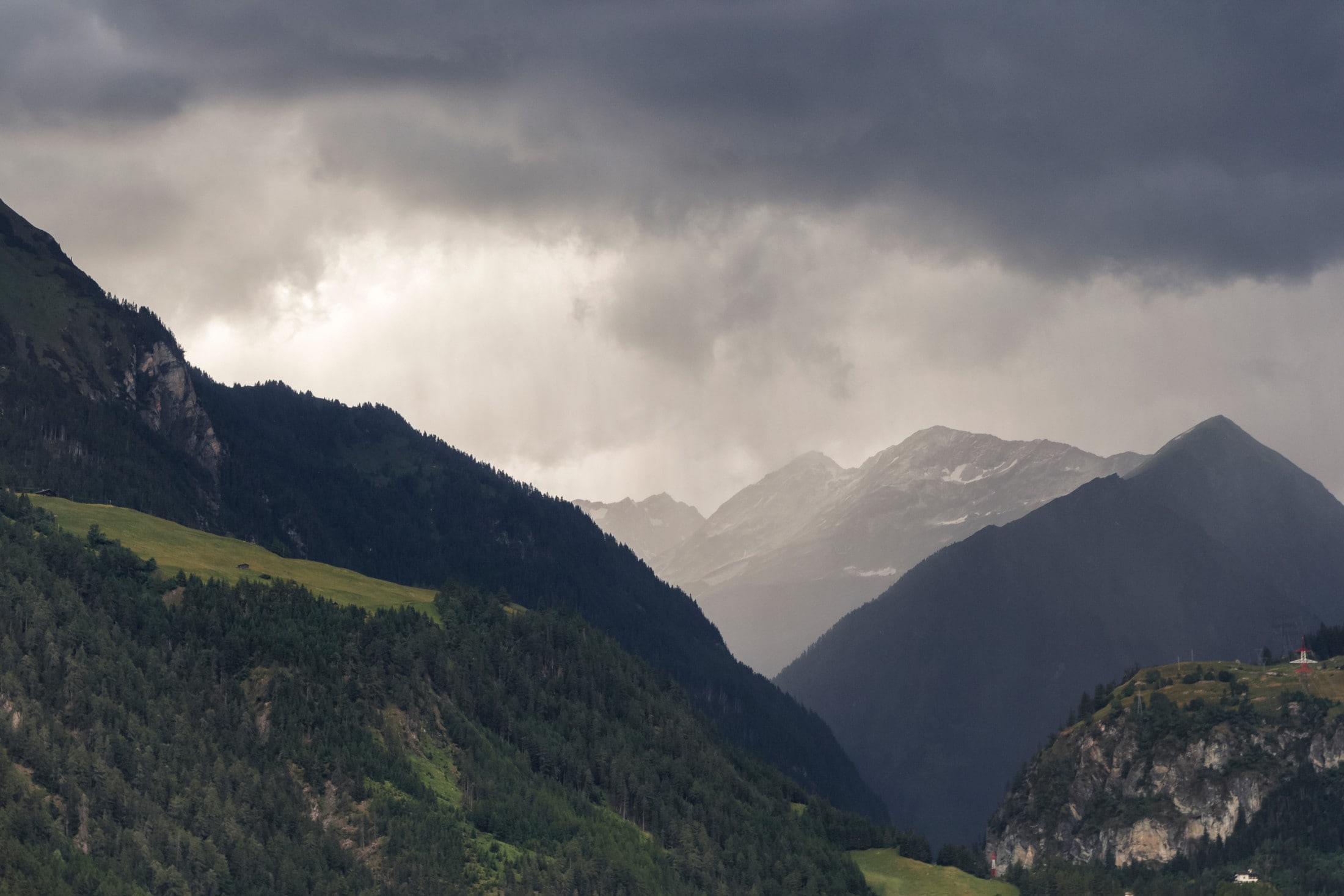 Wetterchaos droht - Hagel, Regen: Schwere Gewitter ziehen übers Land