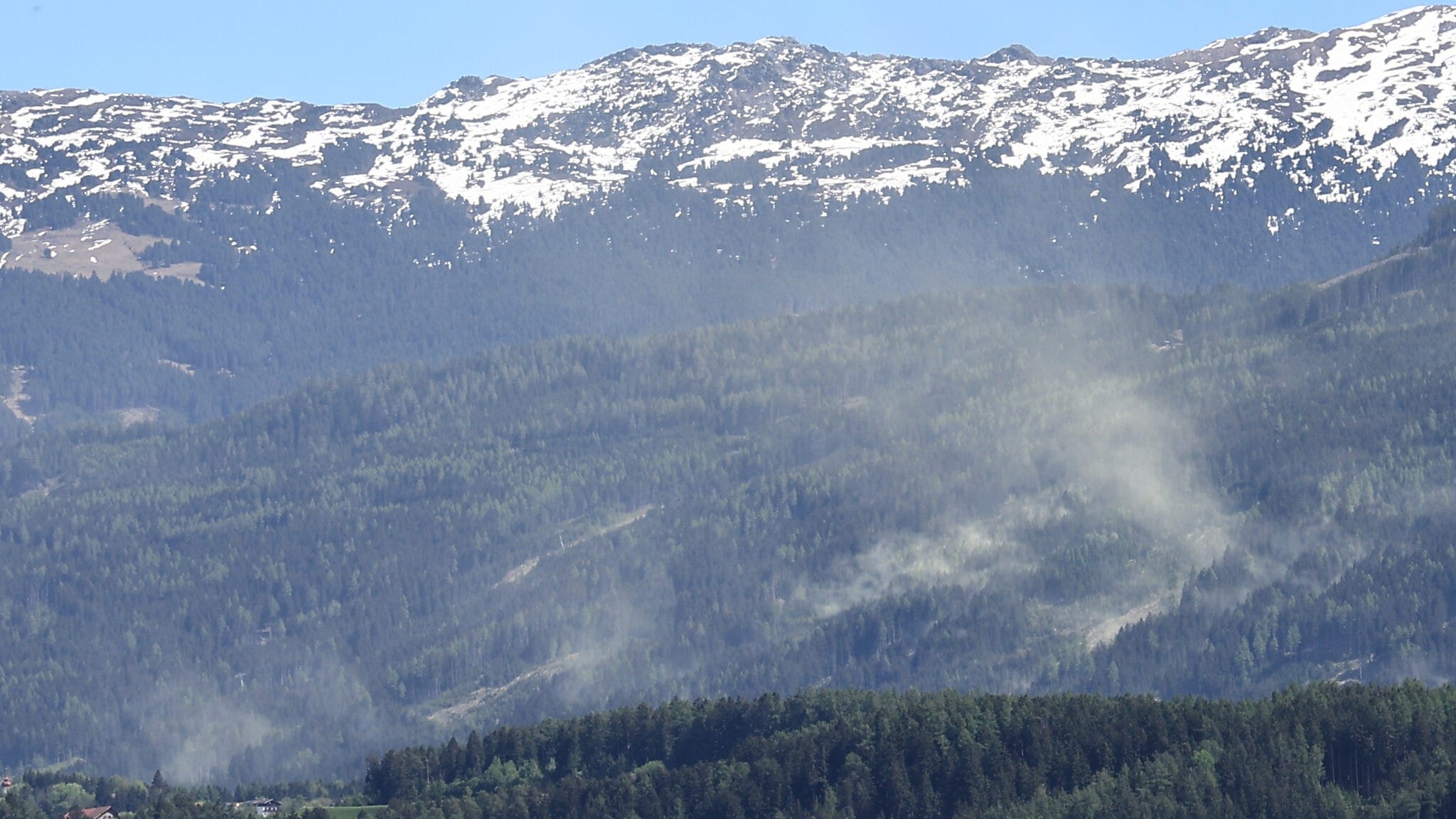Gelbe Wolken in Tirol - Alarm bei der Feuerwehr wegen heftigem Pollensturm
