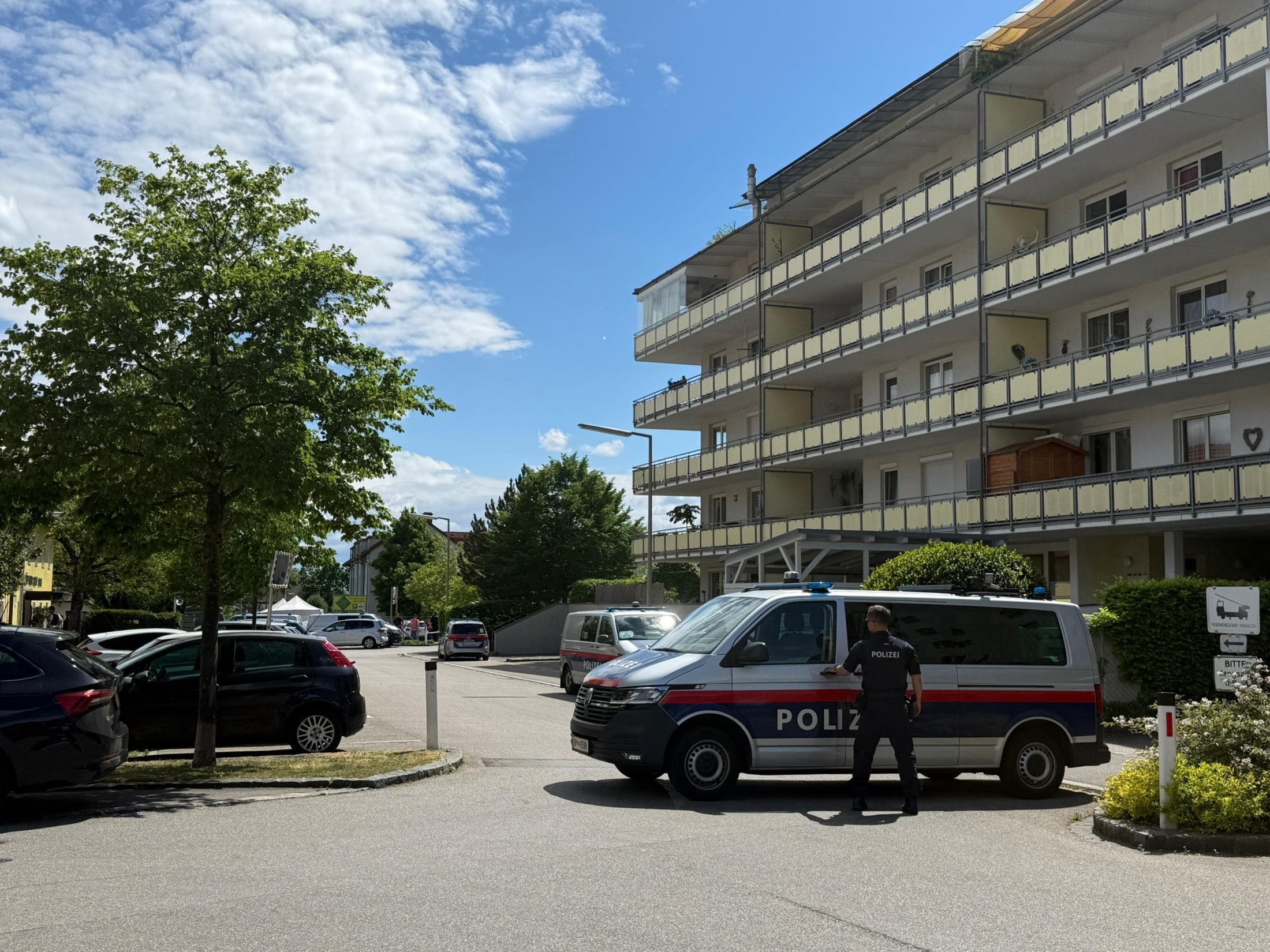 Großaufgebot vor Ort - Schüsse mitten in Linz! Drei Tote vor Gasthaus