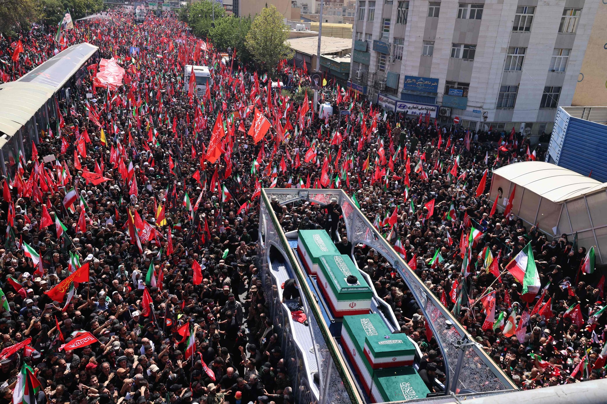 Prozession in Teheran - Millionen bei stundenlangem Trauerzug für Khamenei