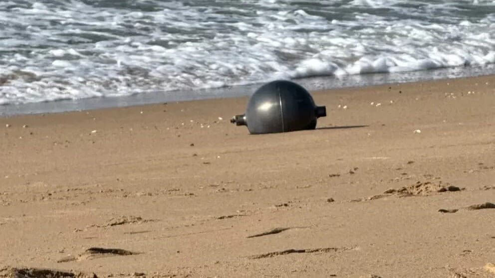 Strand gesperrt - Kugeln aus dem All in Australien entdeckt