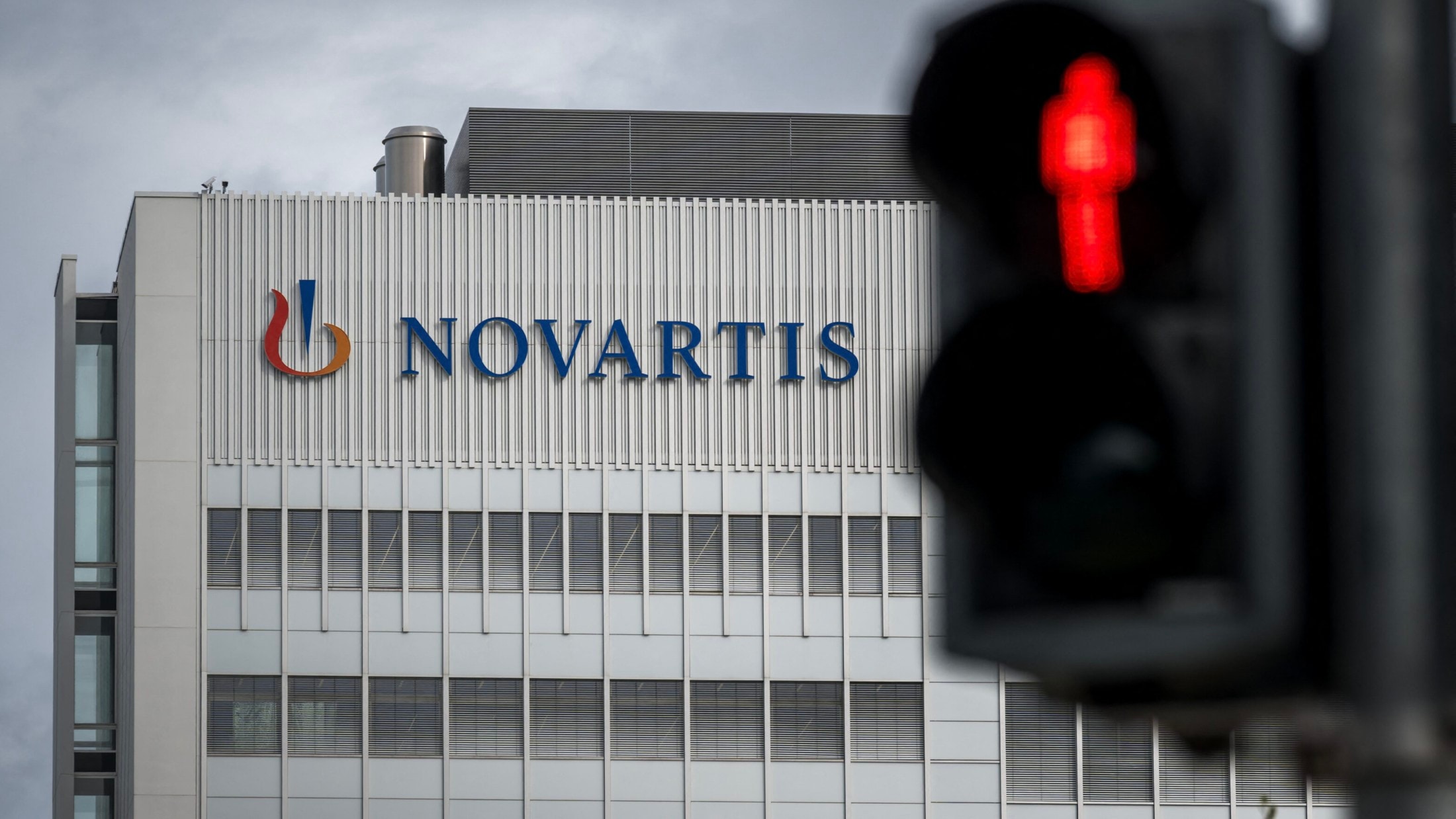 Umfassende Überprüfung - Mehrere Todesfälle: Novartis stoppt nun Studien
