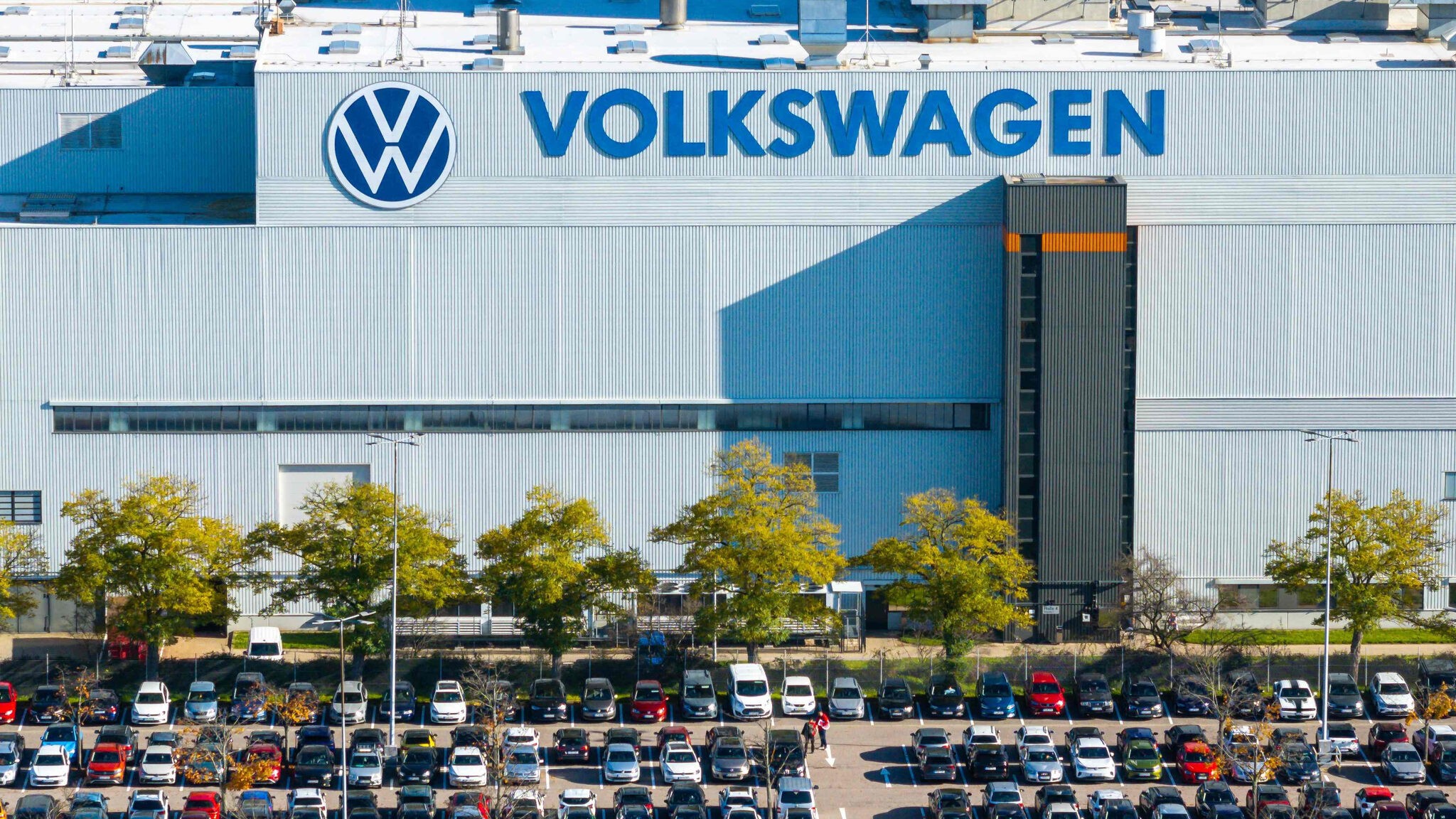 VW tief in der Krise - Diese beliebte Automarke soll bald verschwinden