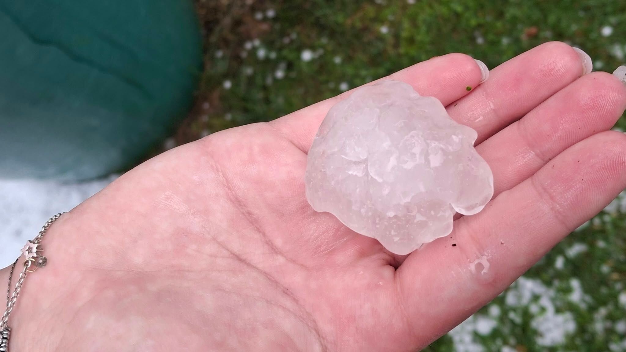 Diesmal in Steiermark - Hagel verwandelt Stadt erneut in Winterlandschaft!