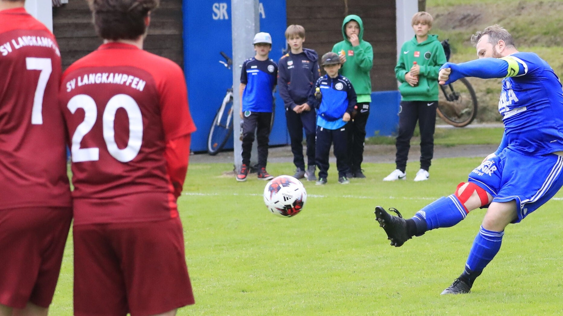 TIROLER FUSSBALLSZENE - Das letzte „echte“ Dorf-Derby: Topspiele im Fokus