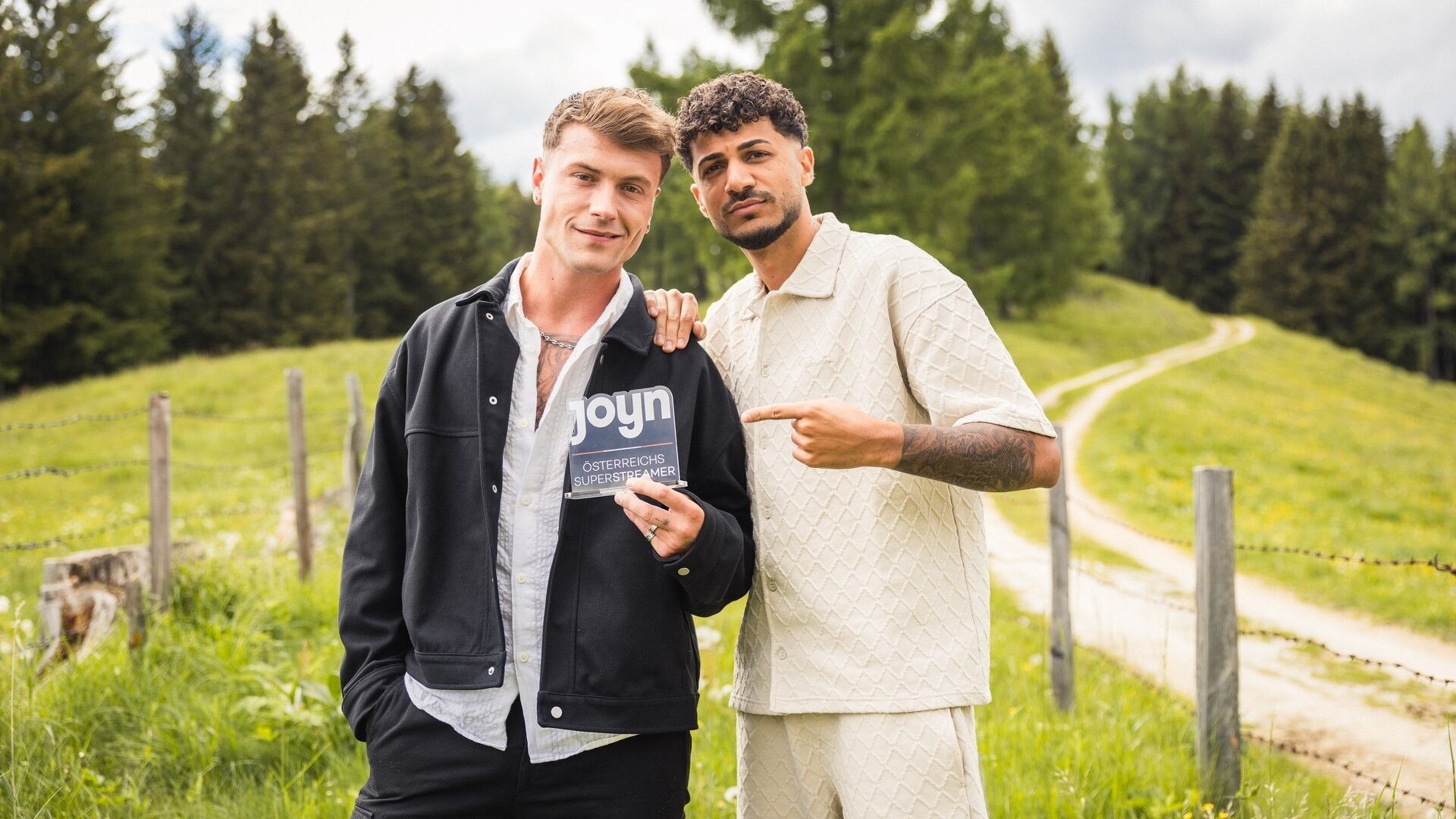 „Forsthaus Rampensau“ - Phillip Leis und Rafael bringen Party in die Hütte